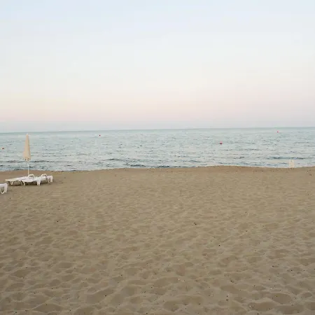 0-bedroom In * Νεσέμπαρ